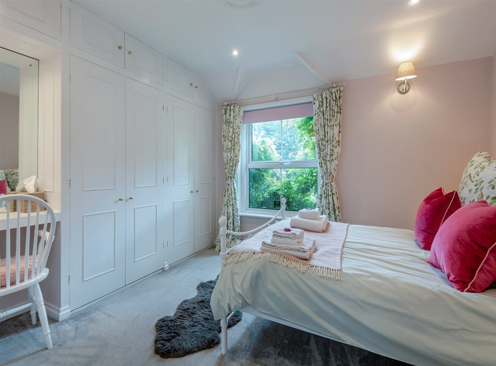 Double bedroom (photo 2) at Foresters Rest in Selborne, Hampshire