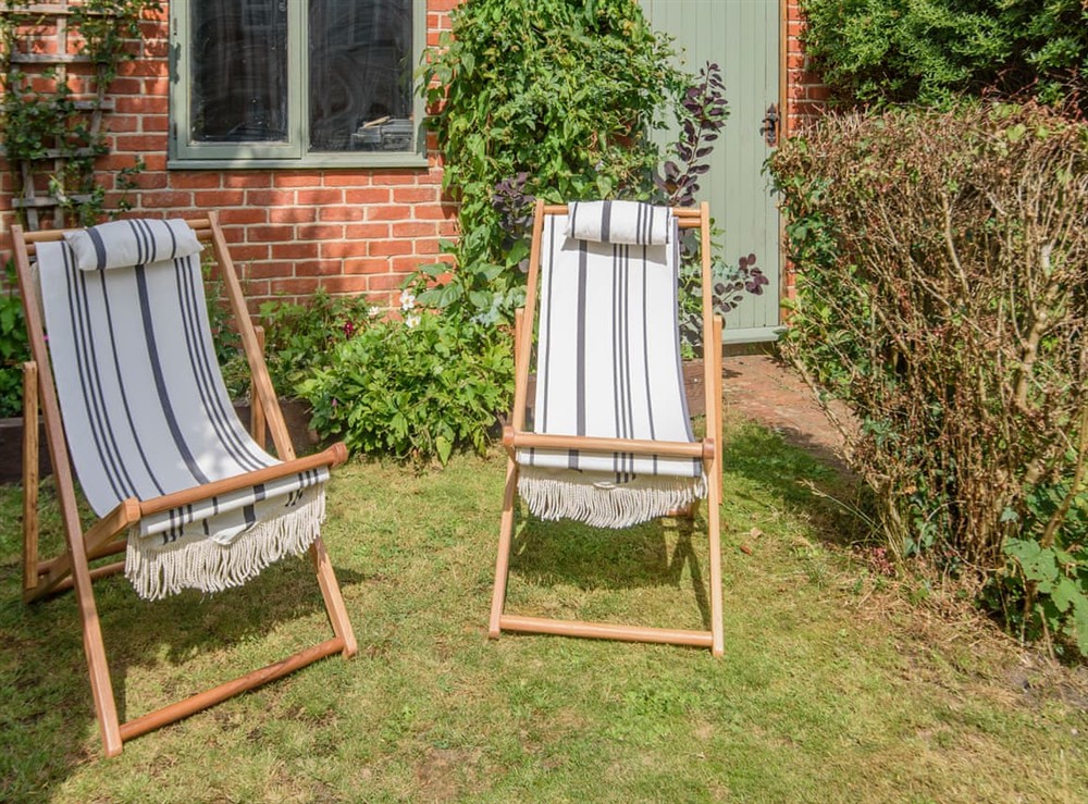 Sitting-out-area (photo 2) at Foresters Rest in Selborne, Hampshire