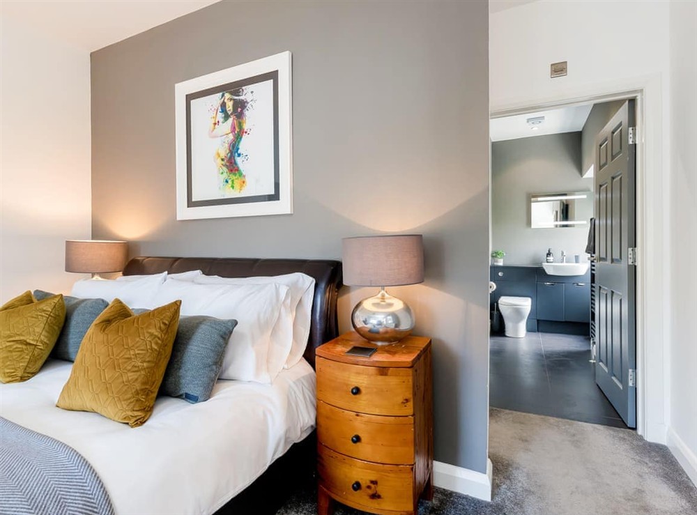 Double bedroom (photo 4) at Formans Lodge in Musselburgh, East Lothian