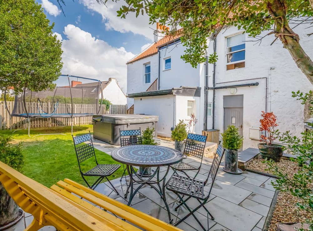 Sitting-out-area at Formans Lodge in Musselburgh, East Lothian