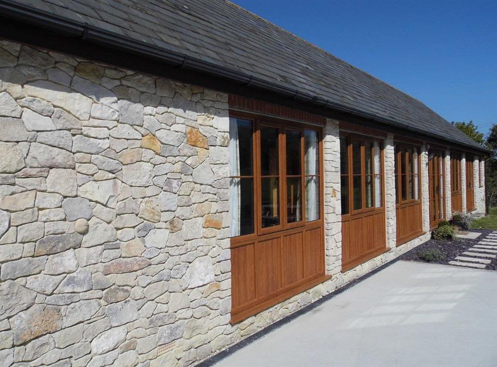 Lovely single-storey barn conversion (photo 2) at Fossils End in Chickerell, near Weymouth, Dorset