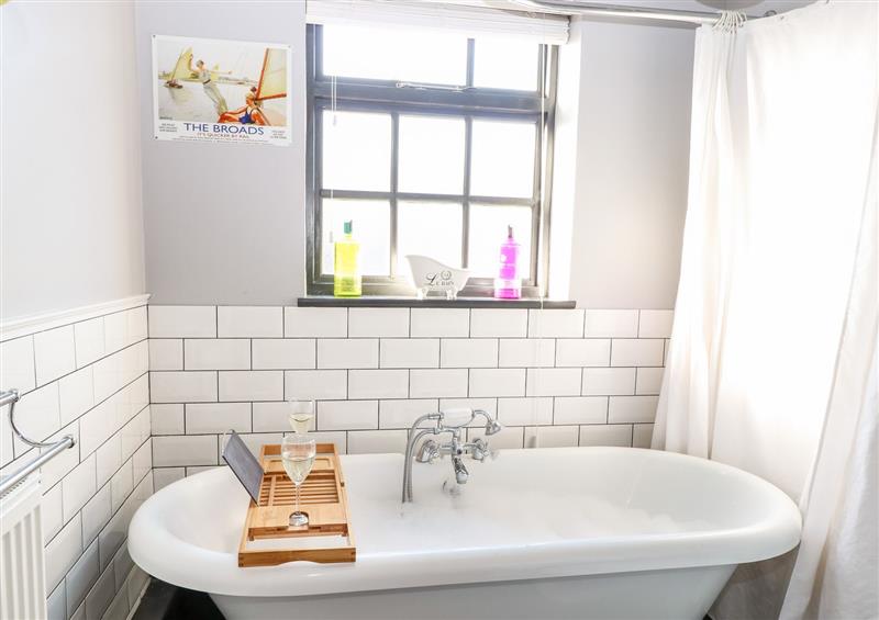 The bathroom at Foundry Cottage, Reedham