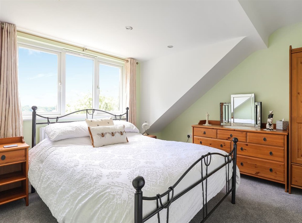 Double bedroom at Four Oaks in All Berkshire, England