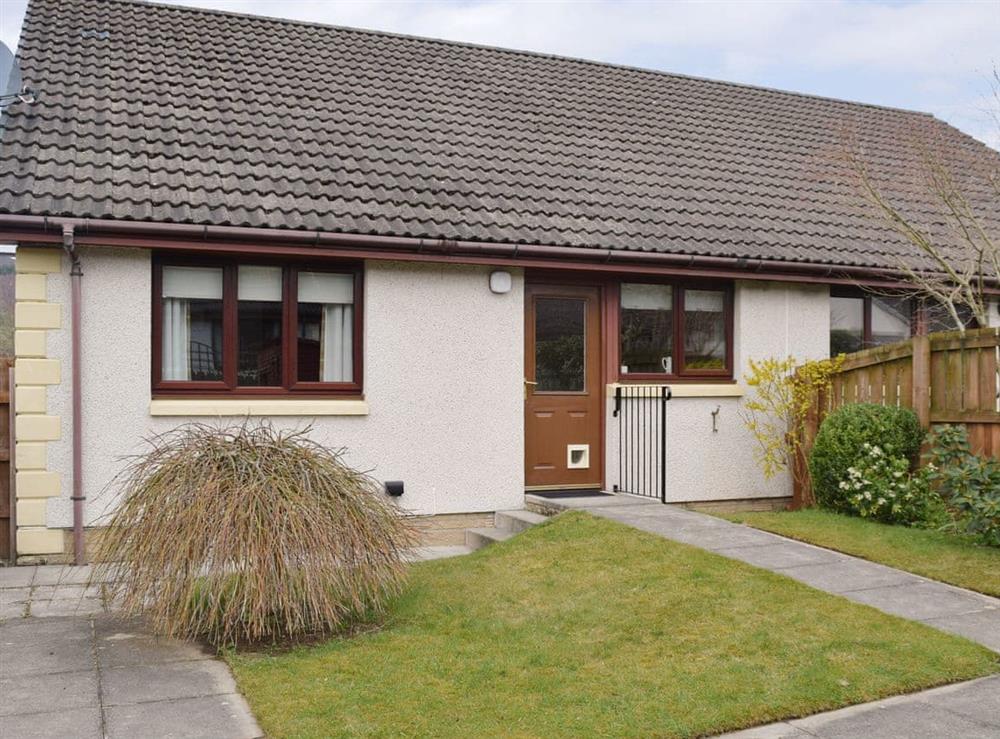 Attractive holiday home with lawned garden at Four Winds in Drumnadrochit, near Inverness, Inverness-Shire