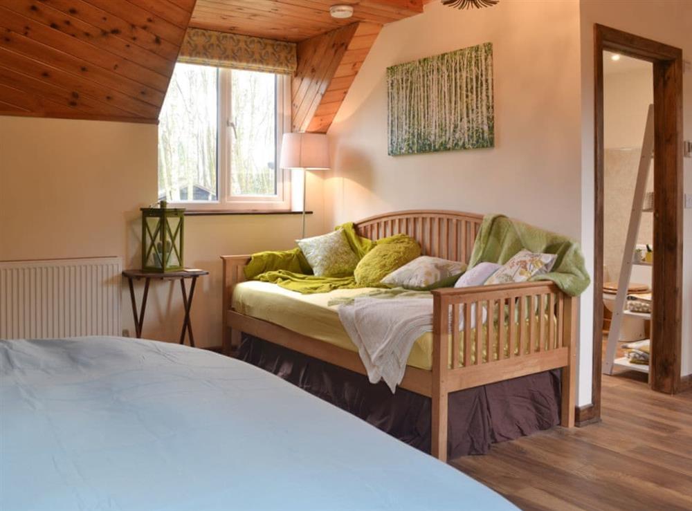 Double bedroom with en-suite (photo 2) at Fourwinds in Farlow, near Ludlow, Shropshire