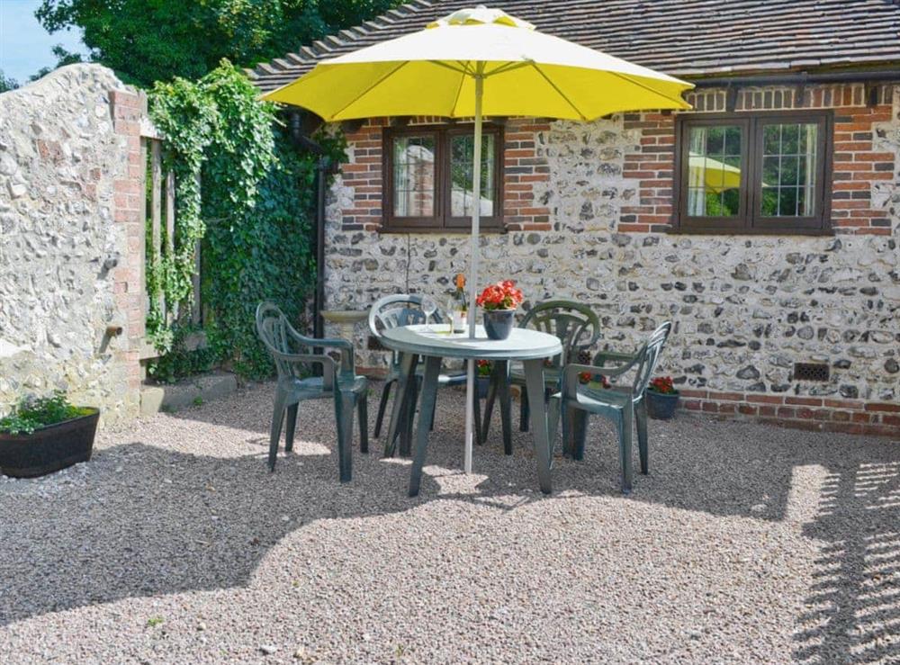 Sitting-out-area at Fox Cottage in Jevington, near Eastbourne, East Sussex