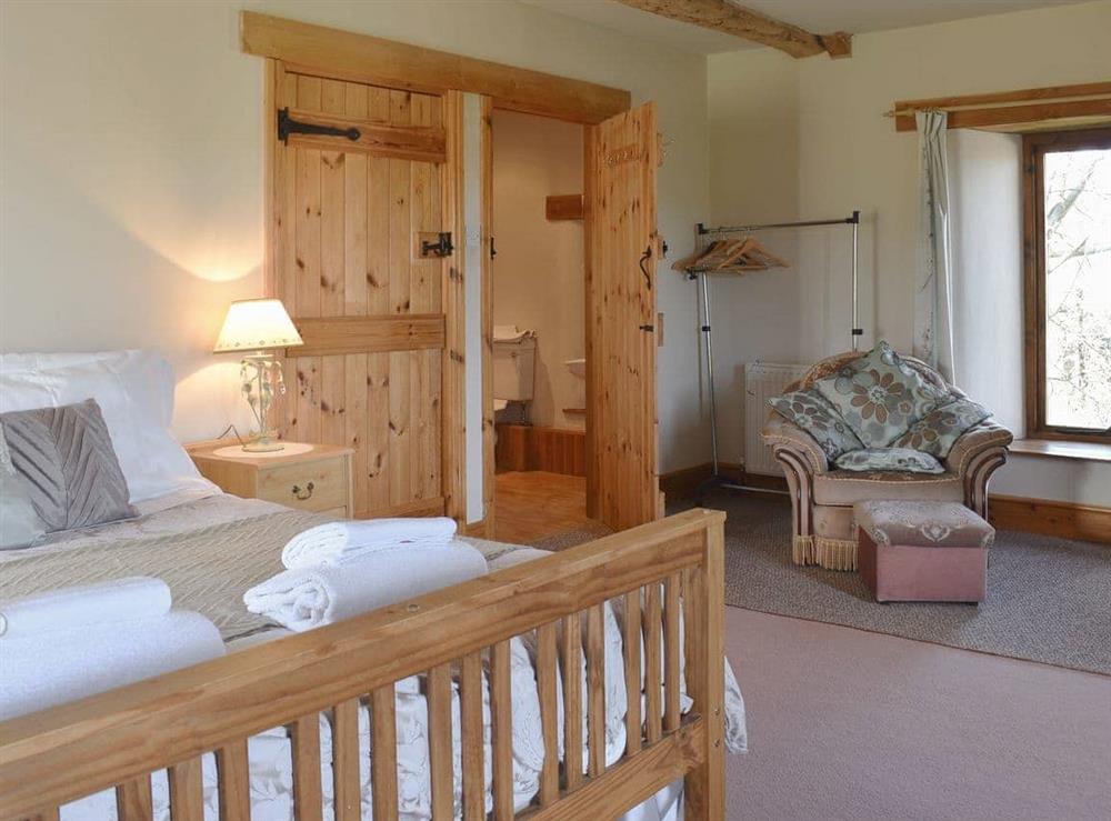 Spacious master bedroom with en-suite at Foxcote in Marstow, near Ross-on-Wye, Herefordshire