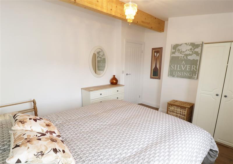 Double bedroom (photo 2) at Foxes Den, Thornton, Lancashire