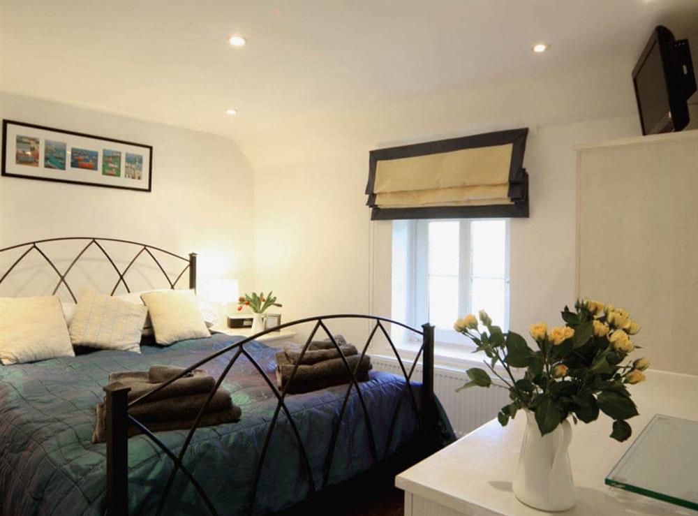 Double bedroom (photo 2) at Foxes Reach in Chepstow, Gwent