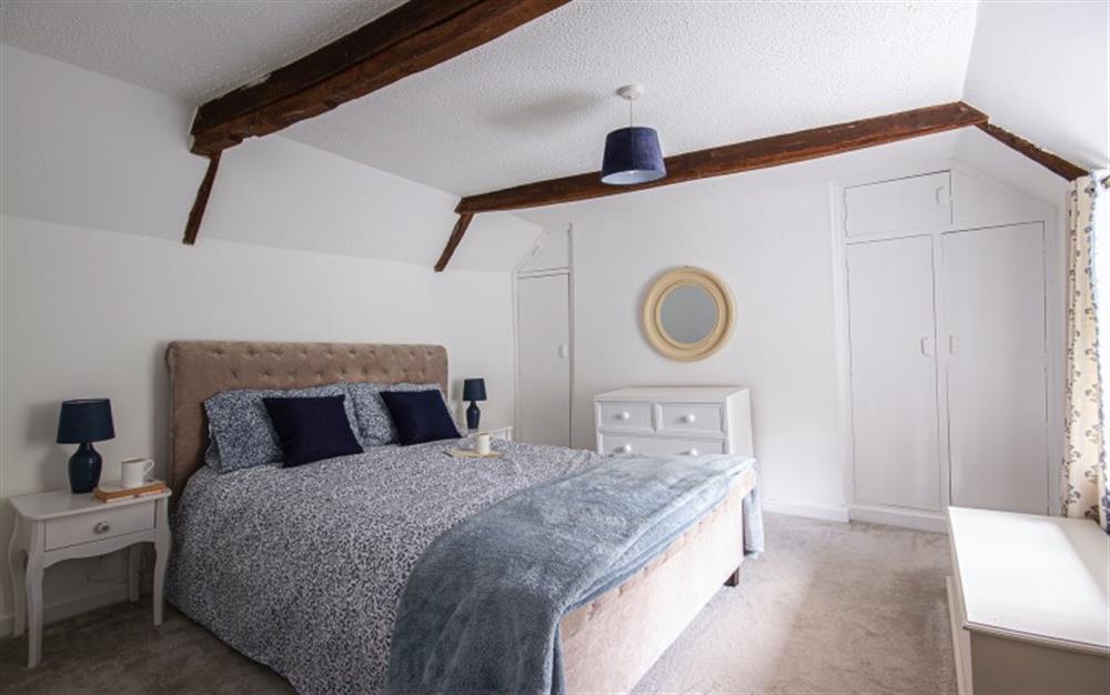 First floor king bedroom at Foxglove Cottage in Launceston
