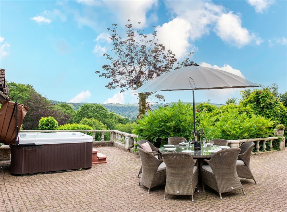 Sitting-out-area at Foxglove House in Combe Martin, Devon