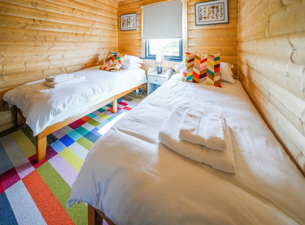 Twin bedroom at Foxglove Lodge in Hittisleigh, Devon