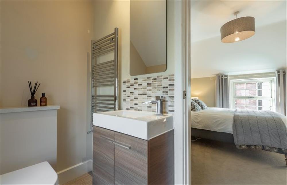 First floor: En-suite to the master bedroom at Foxhill House, South Creake near Fakenham