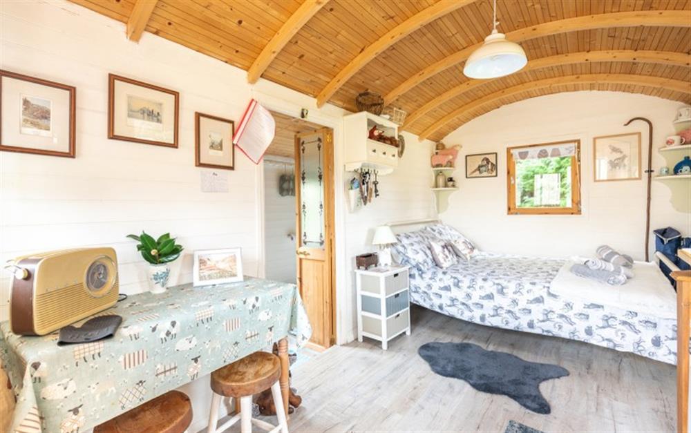 A place for dining, cooking and sleeping at Foxy Shepherd's Hut in Penzance