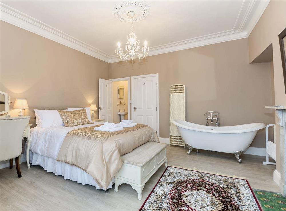 Double bedroom with en-suite and rolled top bath at Frankland House in Whitby, North Yorkshire