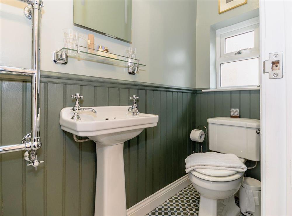 En-suite at Frankland House in Whitby, North Yorkshire