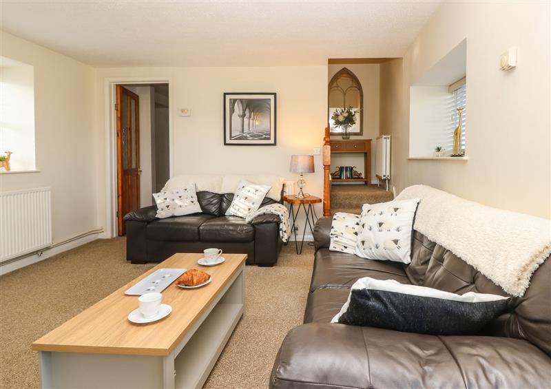 Enjoy the living room at Freemantle Lodge, Wroxall