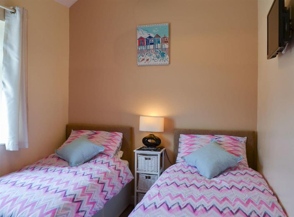Cosy twin bedded room at Freya Cottage in Flamborough, North Humberside