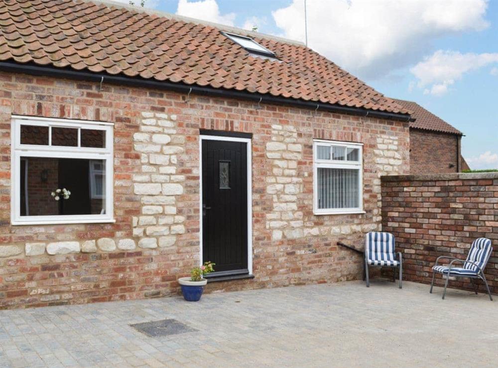 Lovely seaside property with block-paved courtyard area at Freya Cottage in Flamborough, North Humberside