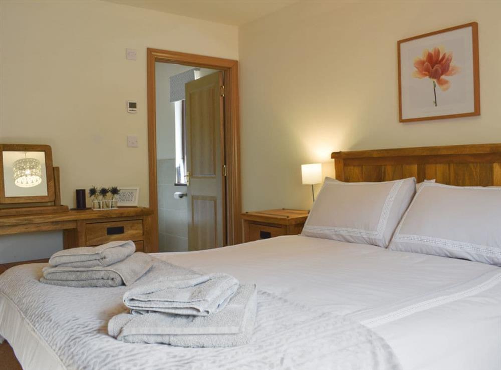 Double bedroom with en-suite at Frith View in Glengoulandie, near Aberfeldy, Perthshire