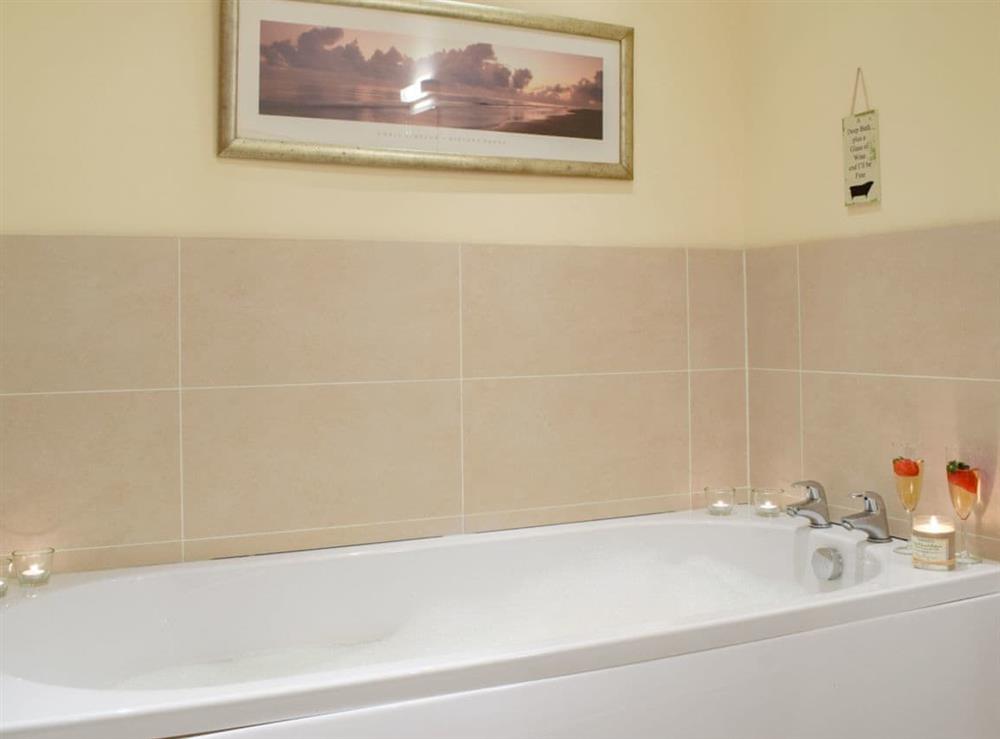 En-suite with bath, shower cubicle and toilet. at Frith View in Glengoulandie, near Aberfeldy, Perthshire