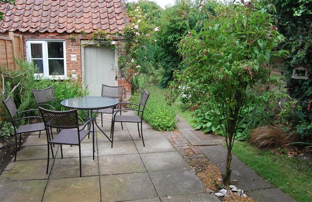 Rear garden patio area at Froggy Cottage, Thornham near Hunstanton