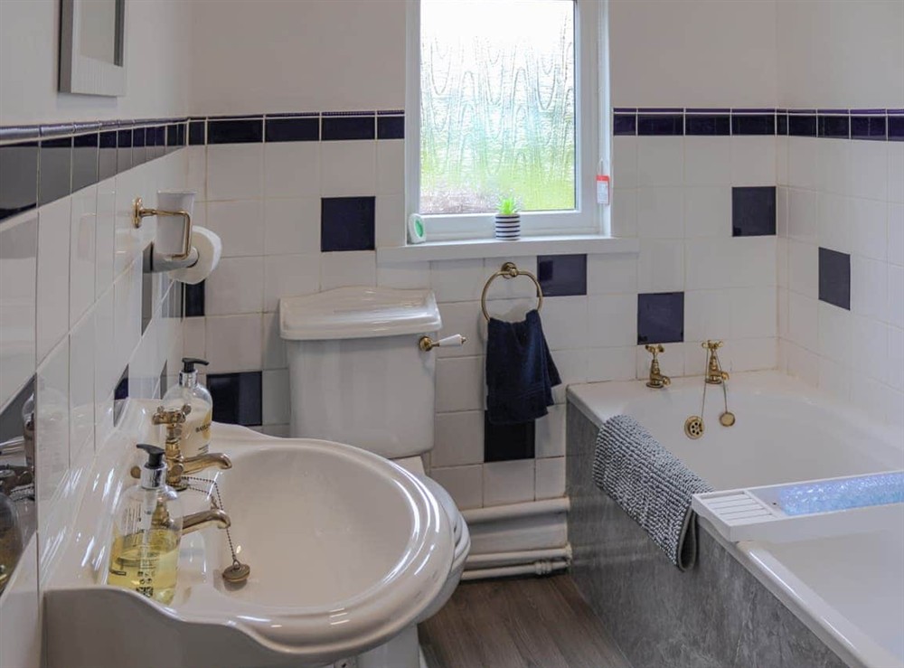 Bathroom at Fron Deg in Tudweiliog, Gwynedd