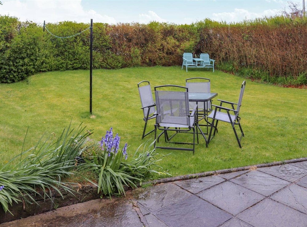 Sitting-out-area at Fron Deg in Tudweiliog, Gwynedd