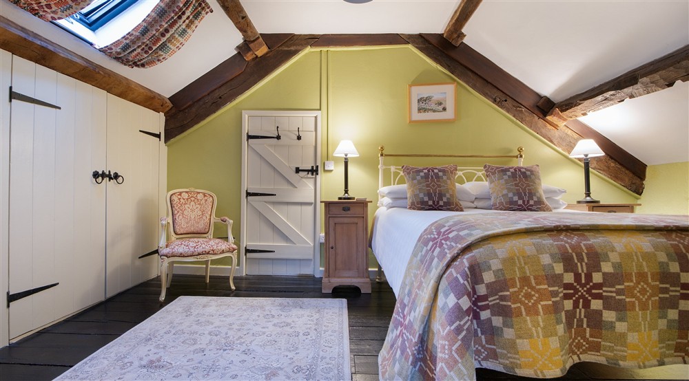 The walk-through double bedroom at Fron Dirion in Dinas Mawddwy, Powys