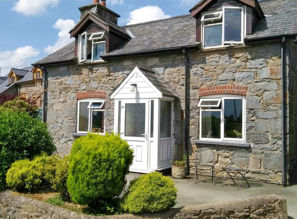 Exterior at Fron Heulog Holiday Cottage in Llanwddyn, near Oswestry, Powys