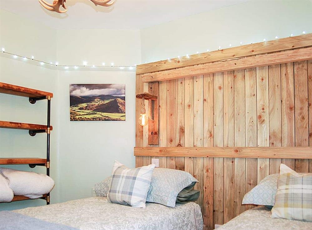 Twin bedroom at Fron Newydd Farmhouse in Tywyn, Gwynedd
