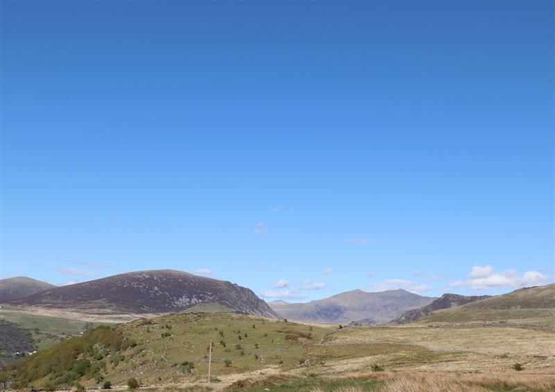 The setting (photo 2) at Fron Oleu, Llanllyfni near Penygroes
