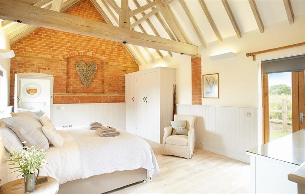 Double bedroom with 6’ zip and link bed and en-suite bathroom with separate shower at Furlong Barn, Long Itchington