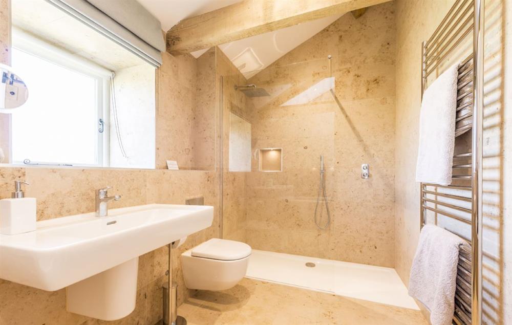 En-suite bathroom with bath and separate walk in shower (photo 2) at Furlongs, Abbotsbury