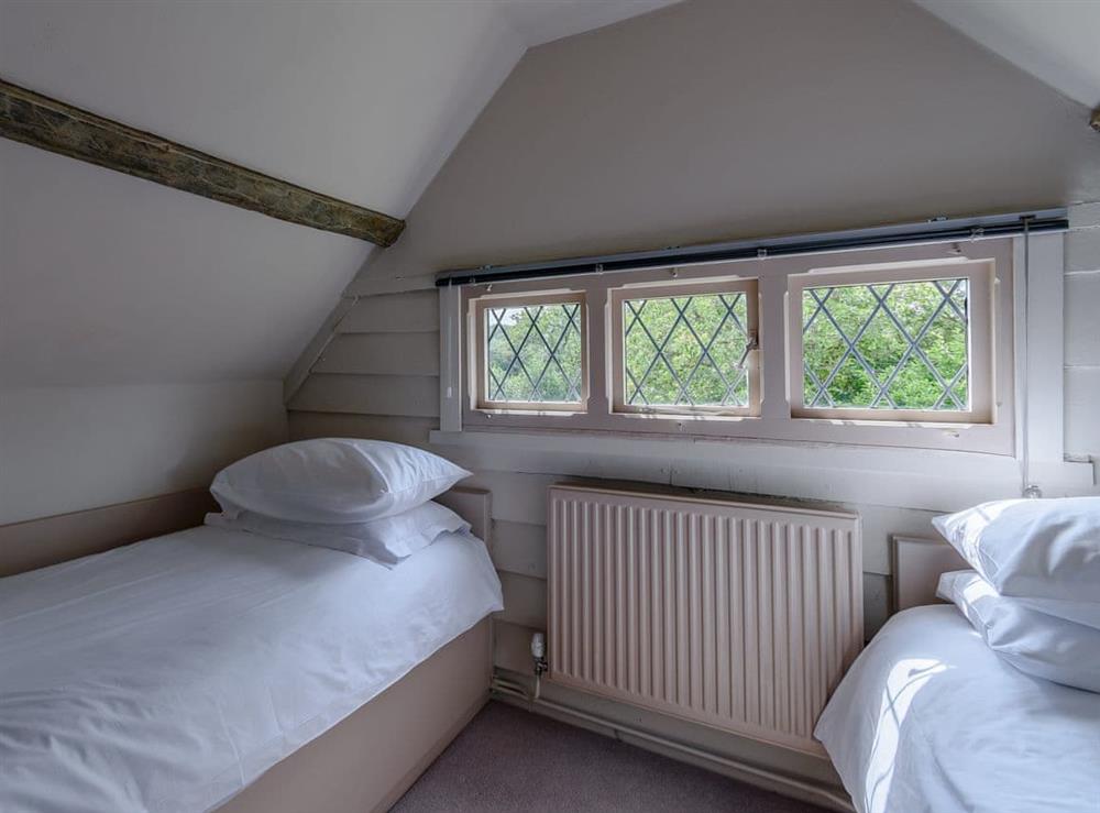 Twin bedroom at Furnace House in Felbridge, West Sussex