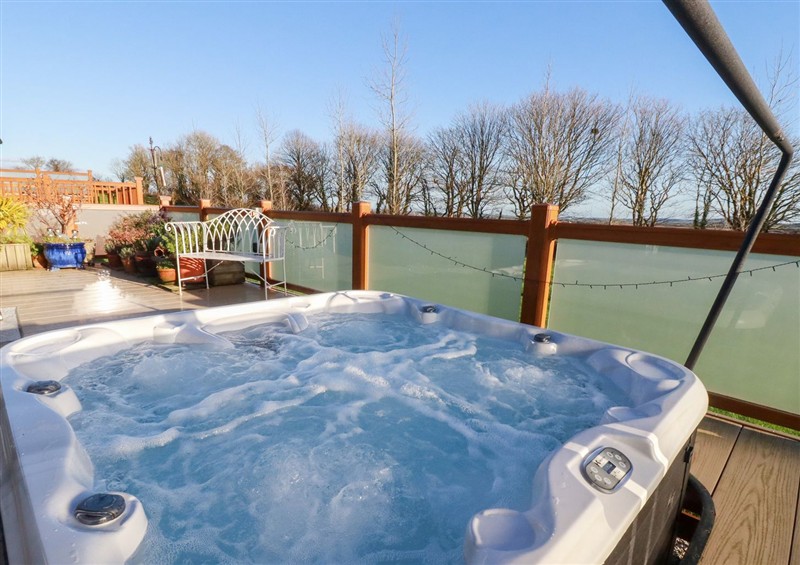Relax in the hot tub at FW4 (Fairways 4), Doublebois near Dobwalls