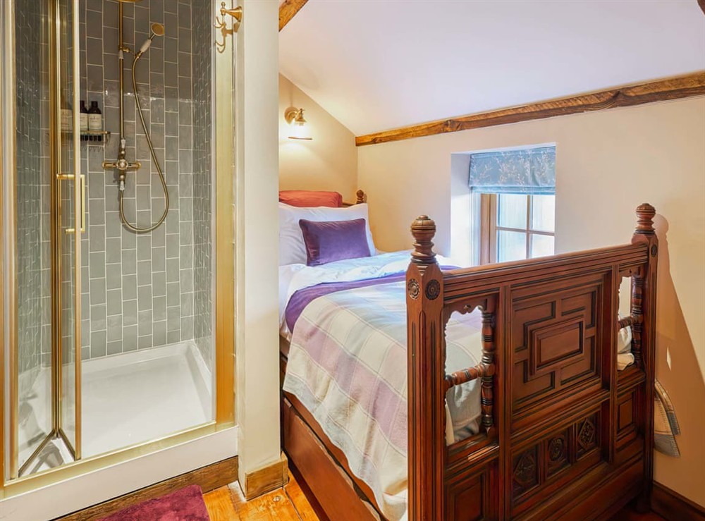 Single bedroom at Gable Bach in Llangadog, Dyfed