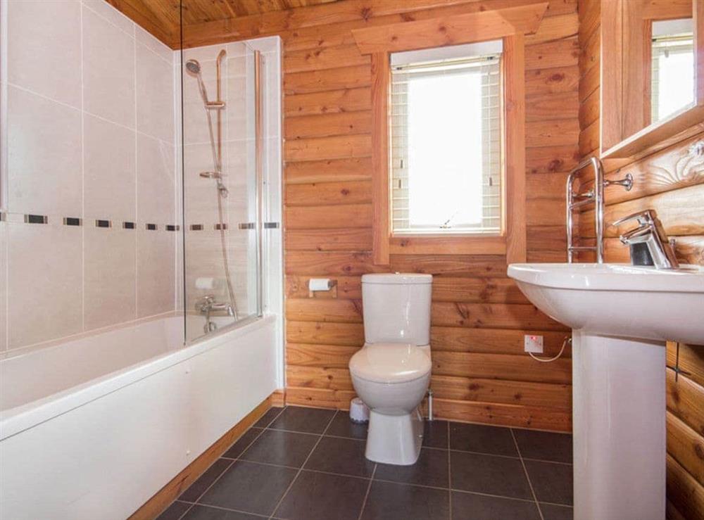 Bathroom at Gael Cham in Aviemore, Inverness-Shire