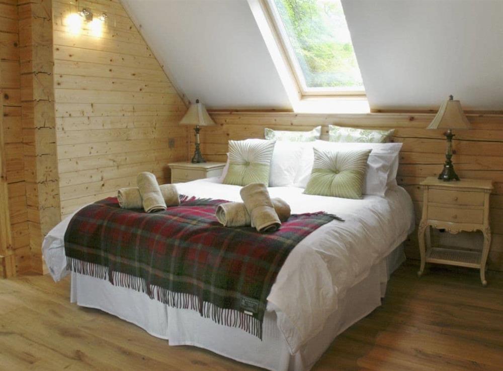 Romantic double bedroom with en-suite bathroom at Gairlochy Bay in Gairlochy, near Fort William., Inverness-Shire