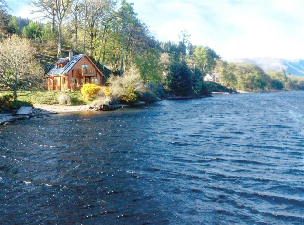 Wonderful holiday lodge in a stunnng location at Gairlochy Bay in Gairlochy, near Fort William., Inverness-Shire