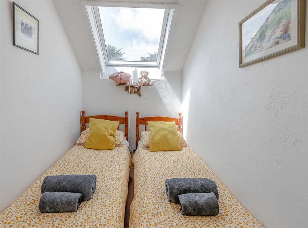 Twin bedroom at Gamekeepers Hide in Ivybridge, Devon