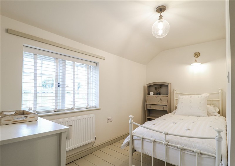 One of the 5 bedrooms (photo 2) at Gapstile, Abbots Bromley