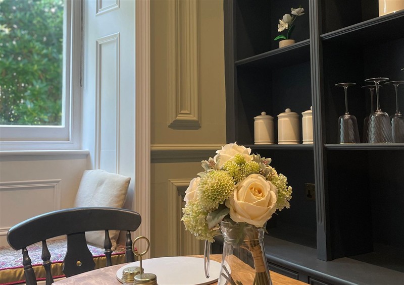 Dining room at Garden Apartment, Par