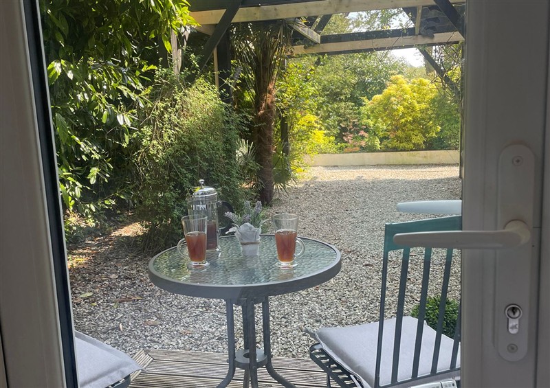 Enjoy the garden at Garden Apartment, Par