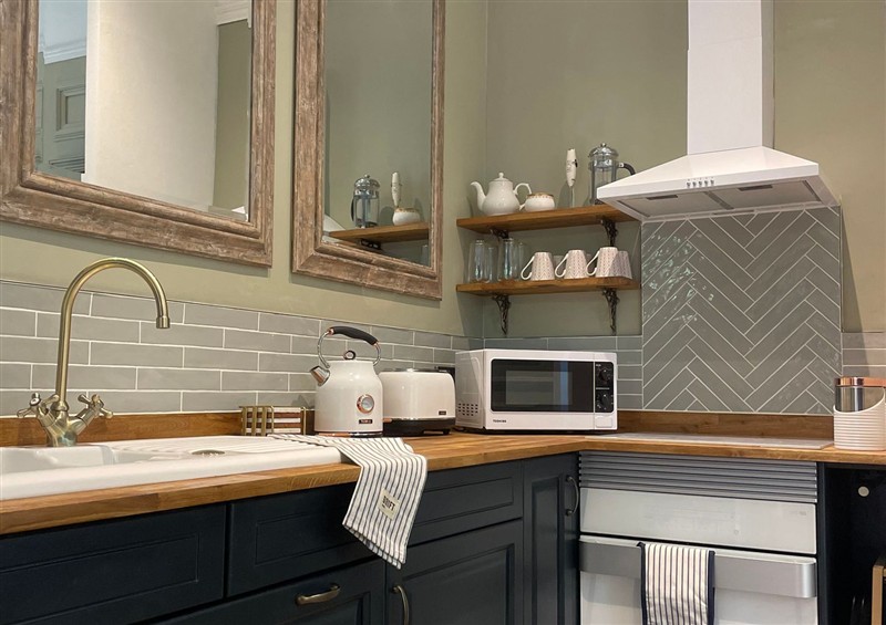 Kitchen at Garden Apartment, Par