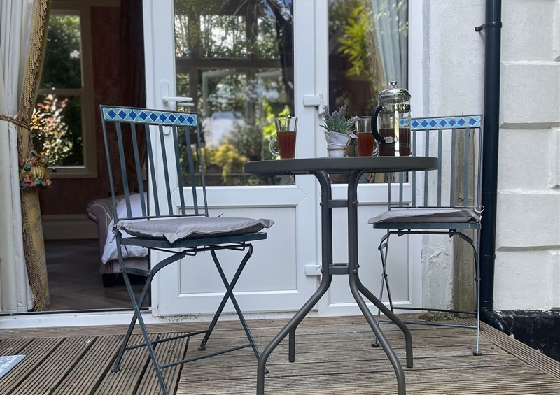 This is the patio at Garden Apartment, Par