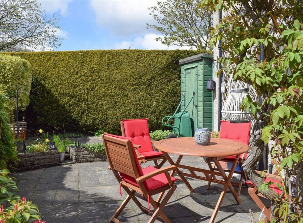 Sitting-out-area at Garden Cottage in Aberdour, near Burntisland, Fife