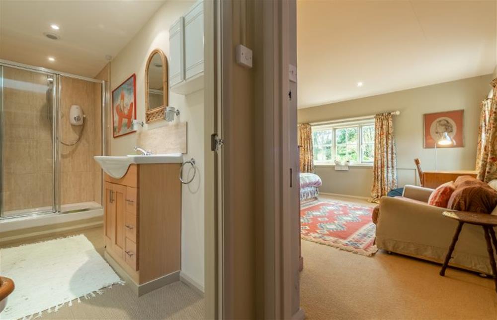 Ground floor: En-suite to family bedroom at Garden Cottage, East Rudham near Kings Lynn