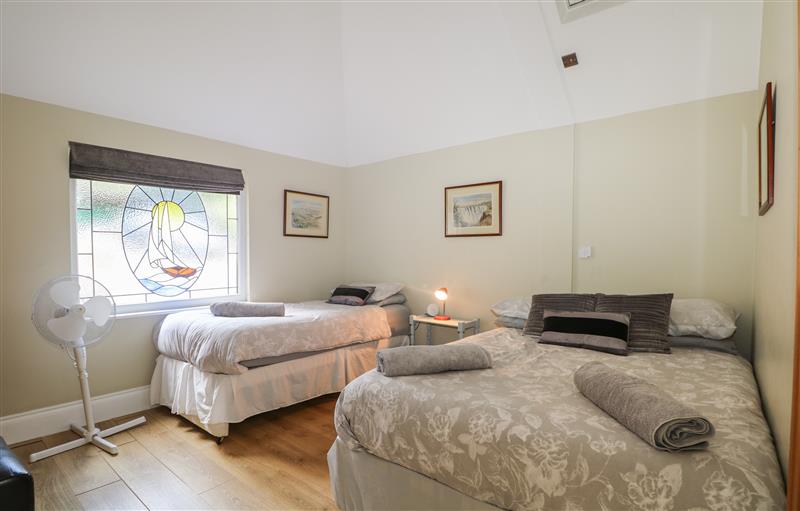 A bedroom in Garden Cottage at Garden Cottage, Farnham