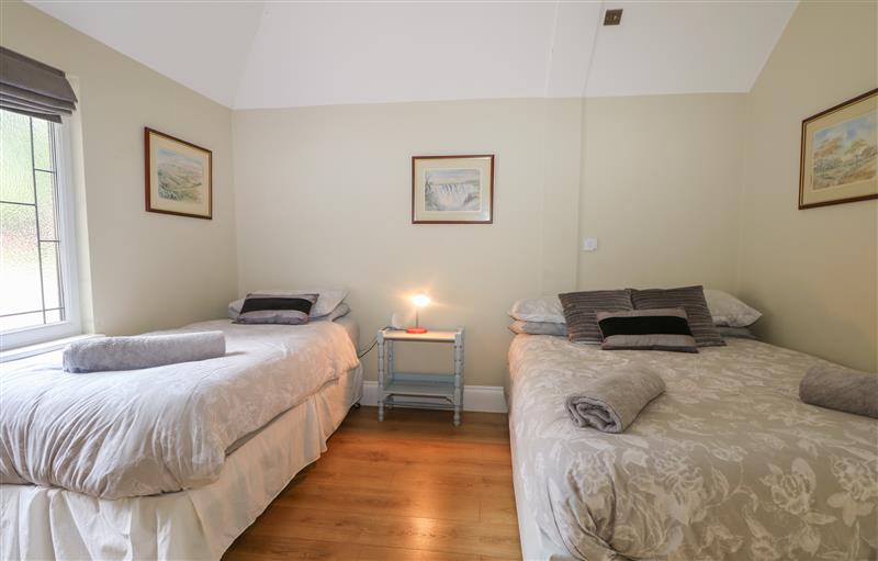 This is a bedroom (photo 2) at Garden Cottage, Farnham